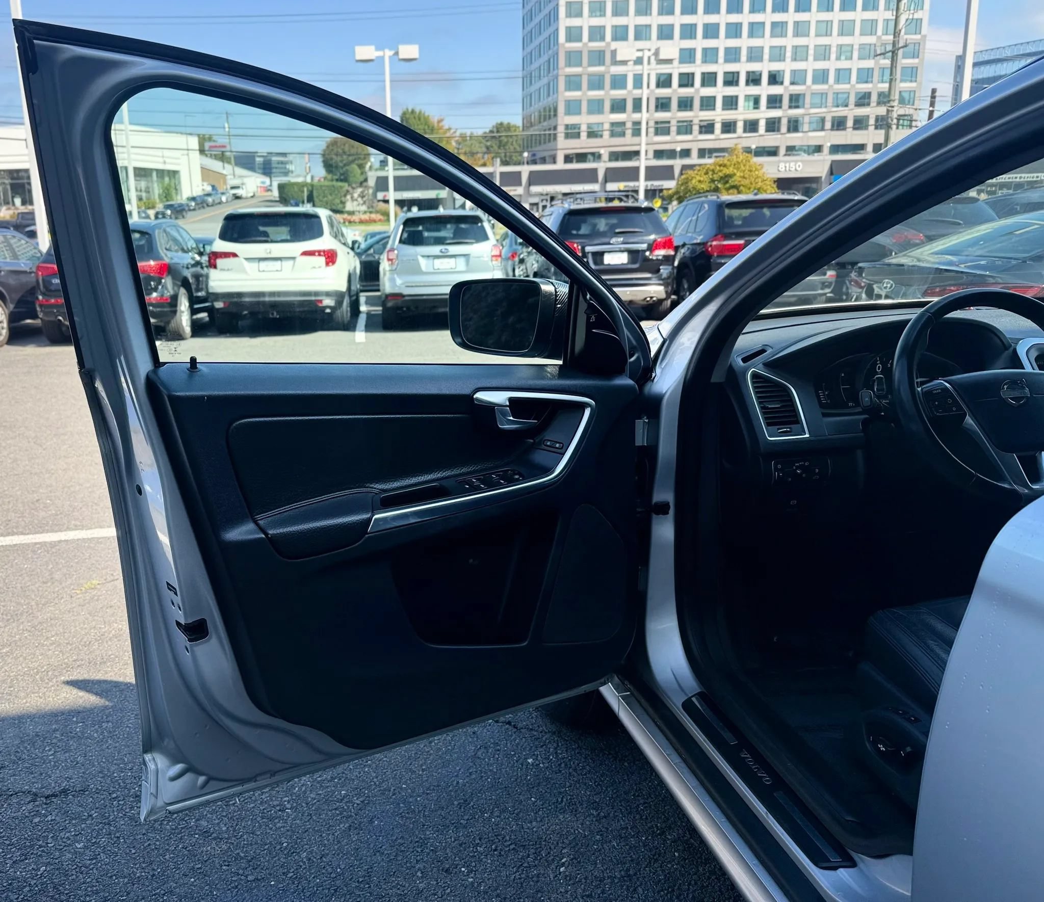 Used 2014 Volvo XC60 T6 AWD/4WD image 9