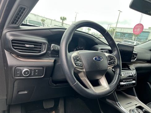Used 2021 Ford Explorer Limited w/ Equipment Group 301A image 10
