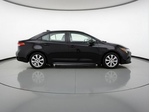 Used 2025 Toyota Corolla LE FWD image 11