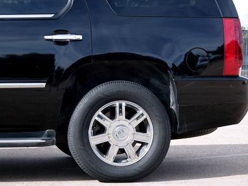 Used 2007 Cadillac Escalade 2WD w/ Information Package image 14