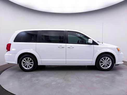 Used 2020 Dodge Grand Caravan SE FWD image 27