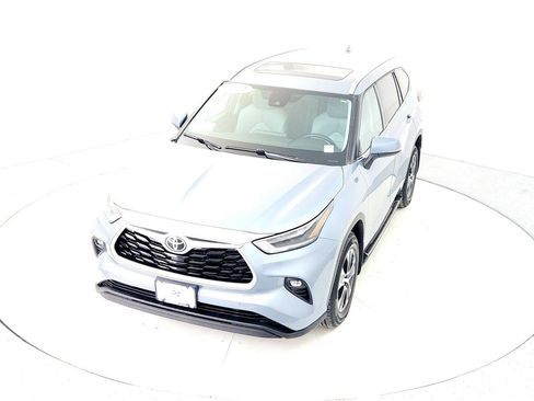 Certified 2021 Toyota Highlander XLE image 14
