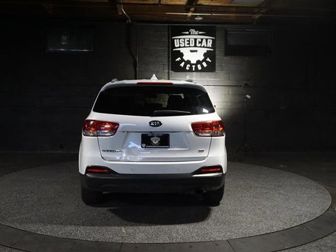 Used 2016 Kia Sorento LX w/ LX Convenience Package image 3