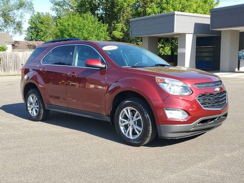Used 2017 Chevrolet Equinox LT w/ Convenience Package FWD image 2