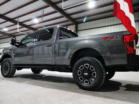 Used 2017 Ford F250 Lariat w/ Lariat Ultimate Package AWD/4WD image 8