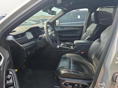 Used 2023 Jeep Grand Cherokee Overland w/ Luxury Tech Group IV AWD/4WD image 3