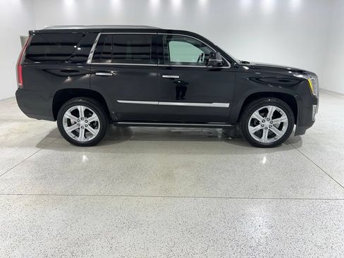 Used 2018 Cadillac Escalade Premium Luxury AWD/4WD image 6