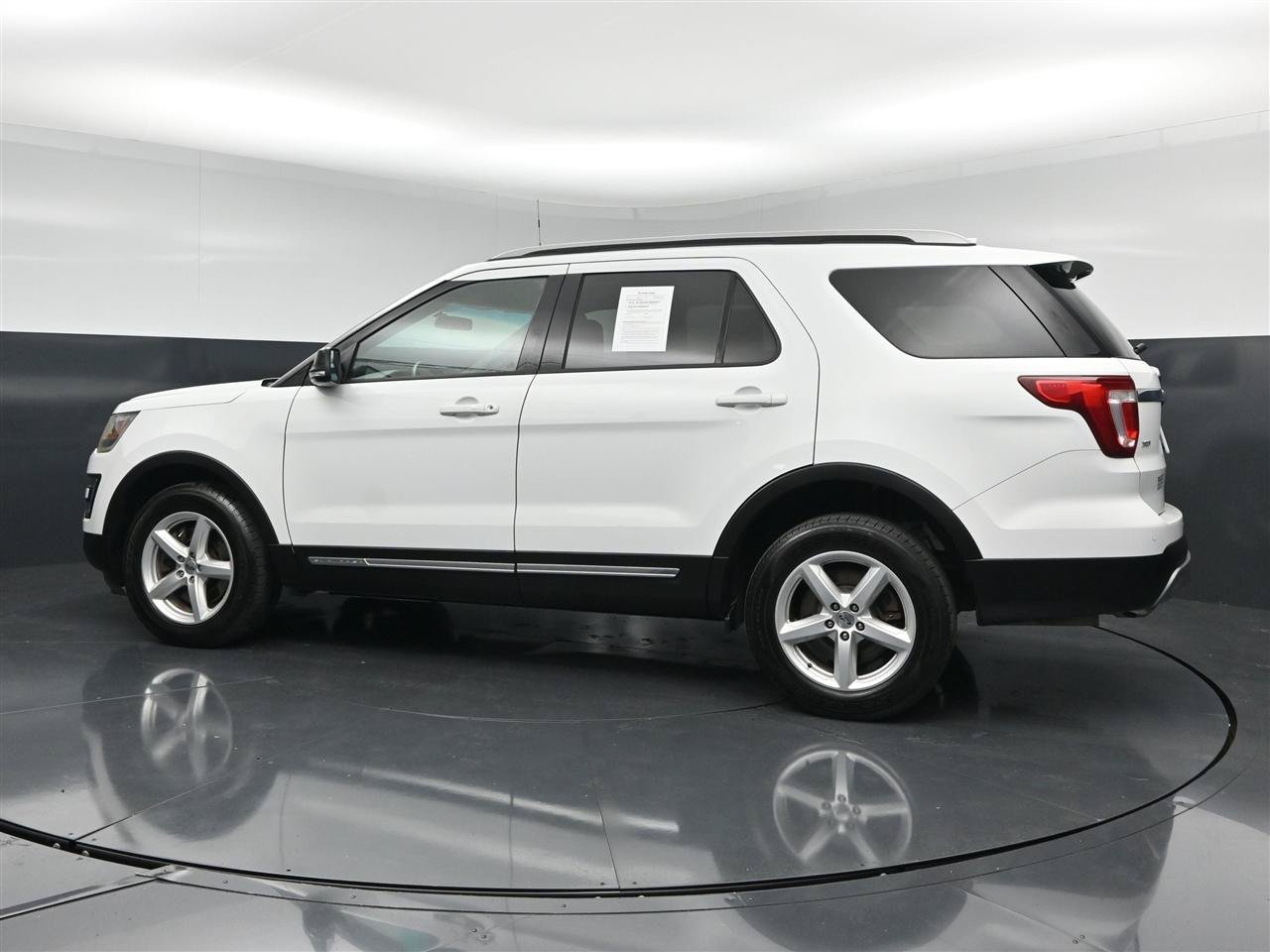 Used 2016 Ford Explorer XLT AWD/4WD image 8