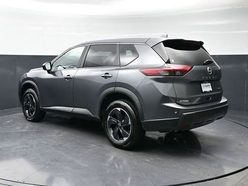 Used 2024 Nissan Rogue SV image 7