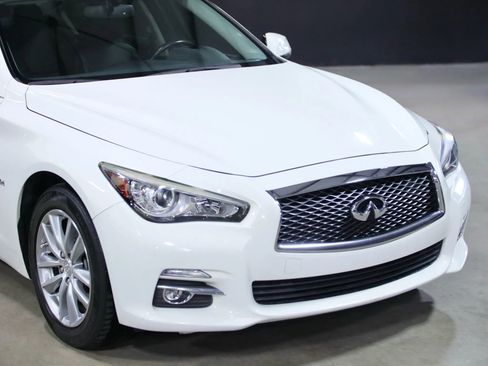 Used 2017 INFINITI Q50 2.0t w/ Moonroof Package image 2