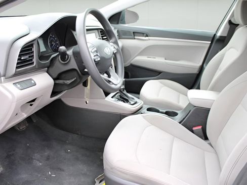 Used 2019 Hyundai Elantra SE image 8