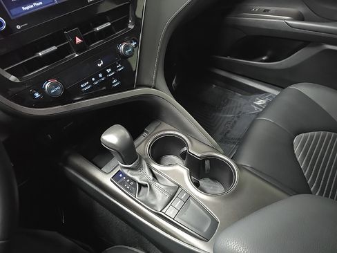 Used 2024 Toyota Camry SE image 26