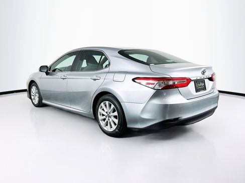 Used 2018 Toyota Camry LE image 5