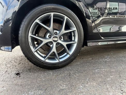 Used 2017 Volkswagen Golf R 4-Door image 15