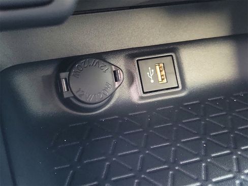 Used 2025 Toyota RAV4 LE image 28