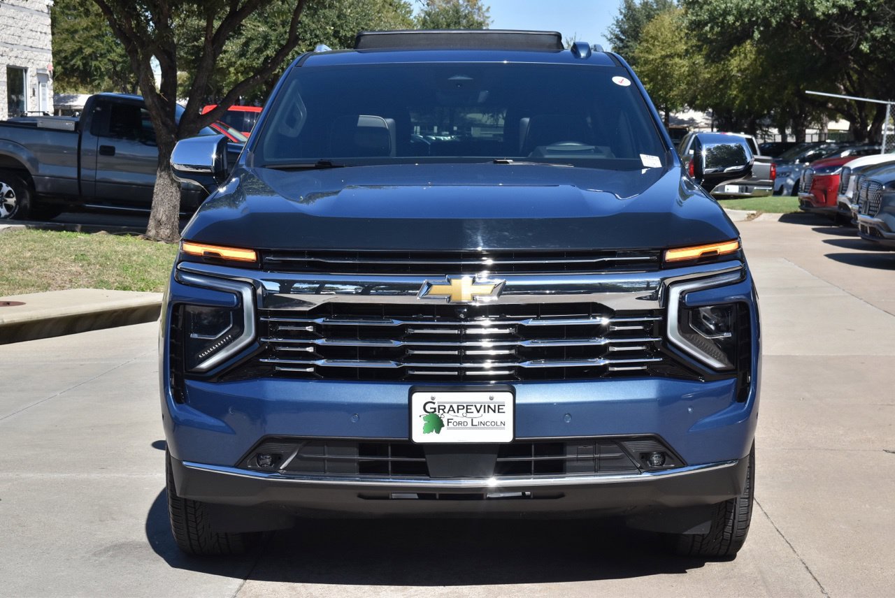 Used 2026 Chevrolet Suburban Premier RWD image 3