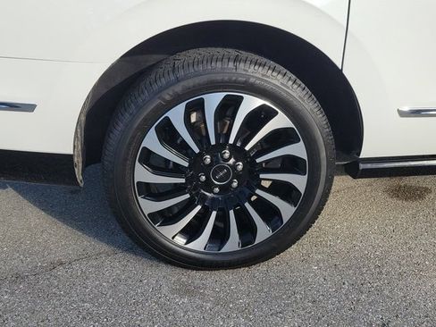 Certified 2022 Lincoln Navigator L Black Label AWD/4WD image 10