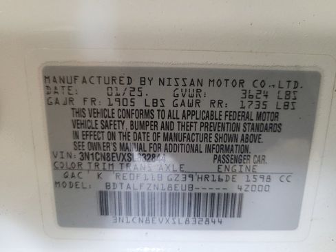 Used 2025 Nissan Versa SV FWD image 33
