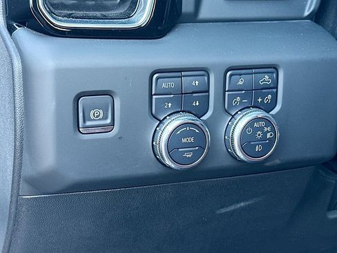 Used 2025 GMC Sierra 2500 Denali Ultimate image 11