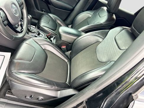 Used 2019 Jeep Cherokee Latitude Plus FWD image 15