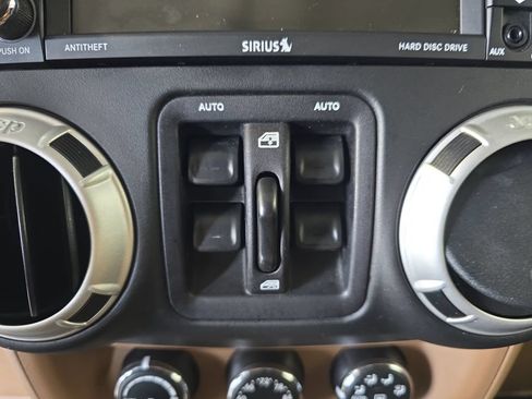 Used 2016 Jeep Wrangler Unlimited Sahara w/ Dual Top Group AWD/4WD image 28