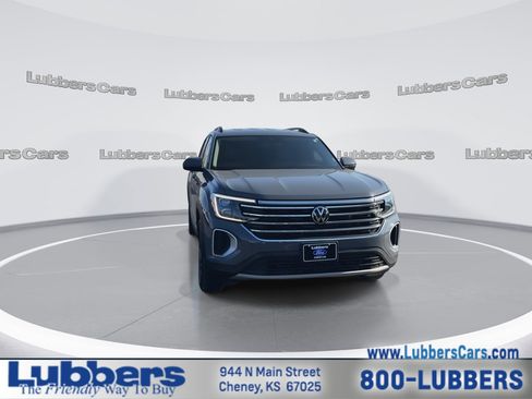 Used 2025 Volkswagen Atlas SE AWD/4WD image 3