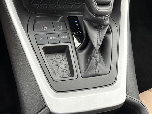 Used 2022 Toyota RAV4 XLE image 26