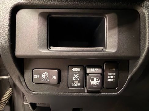 Used 2017 Toyota Tacoma TRD Sport w/ Tow Package AWD/4WD image 21