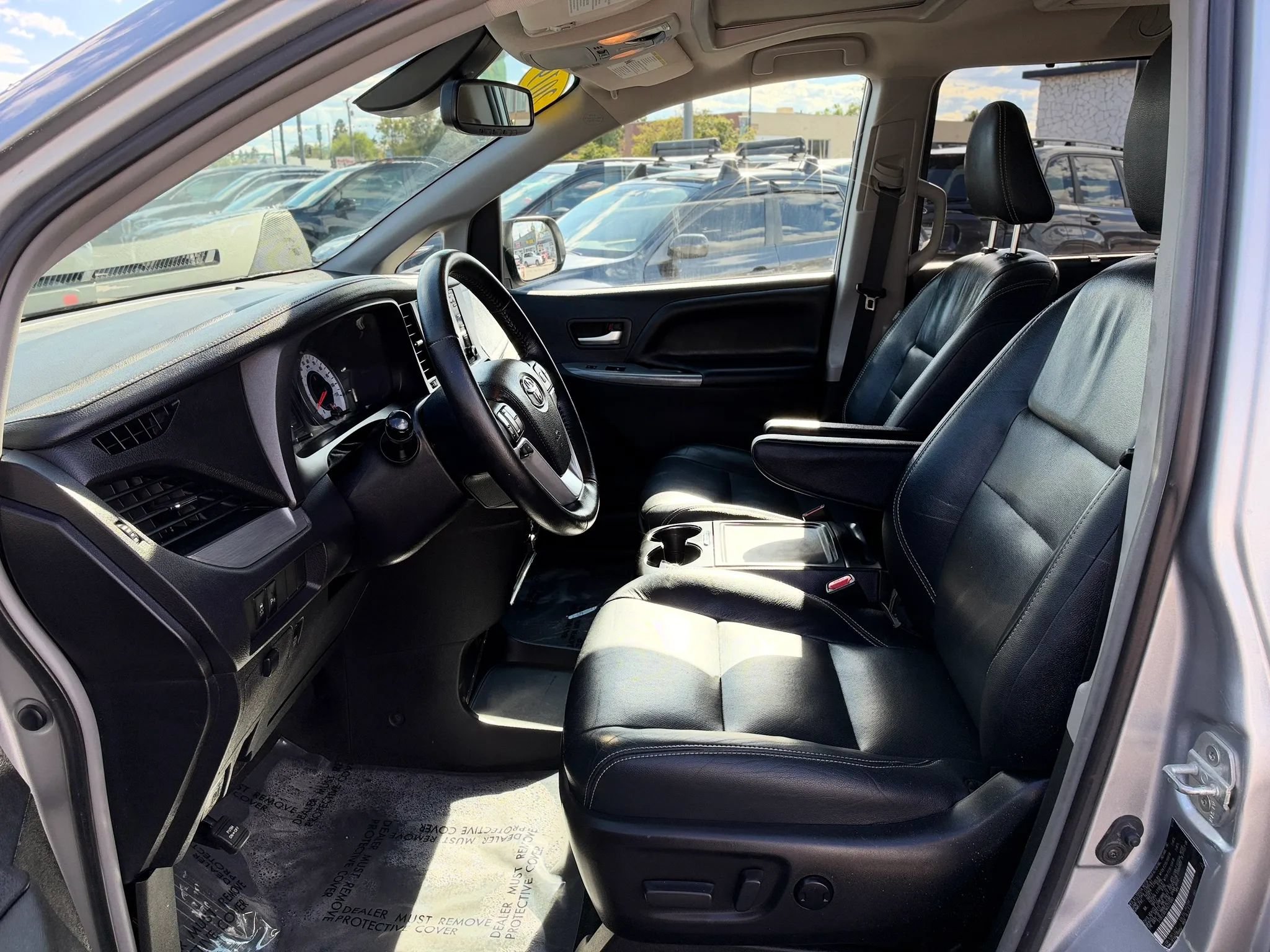 Used 2019 Toyota Sienna SE Premium w/ Carpet Mat Package AWD/4WD image 12