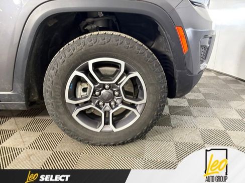Used 2022 Jeep Grand Cherokee Trailhawk w/ Luxury Tech Group III AWD/4WD image 25