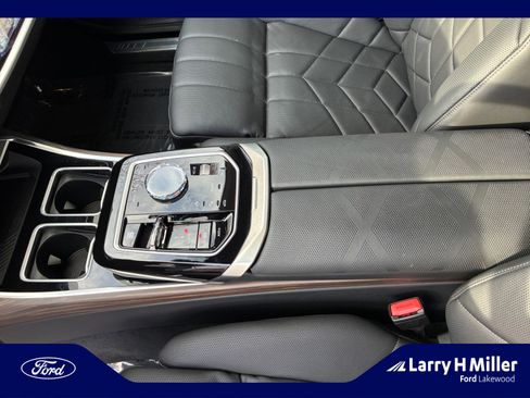 Used 2025 BMW 760i xDrive w/ Premium Package image 15