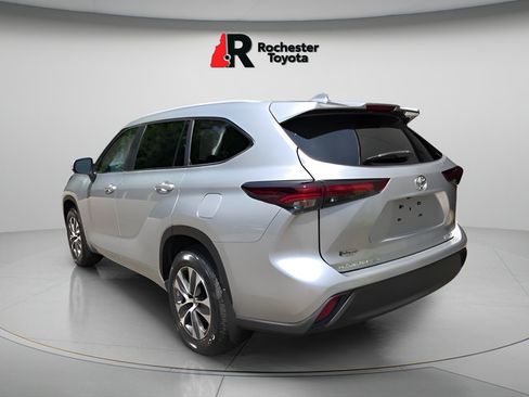 Certified 2024 Toyota Highlander XLE AWD/4WD image 5