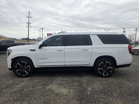 Used 2023 GMC Yukon XL SLT image 4