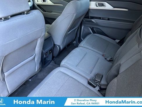Used 2025 Ford Explorer Active AWD/4WD image 15