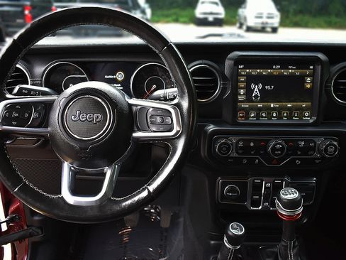 Used 2021 Jeep Wrangler Unlimited Sahara AWD/4WD image 14