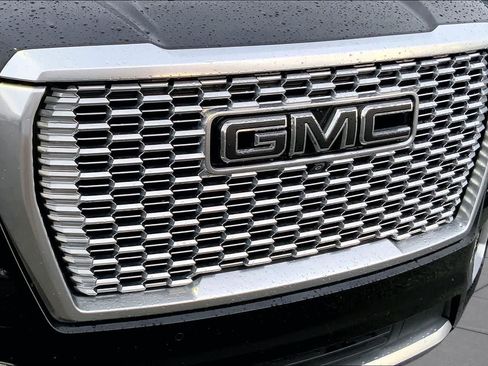 Used 2021 GMC Yukon XL Denali w/ Advanced Technology Package AWD/4WD image 29