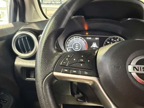 Used 2022 Nissan Versa SV FWD image 11