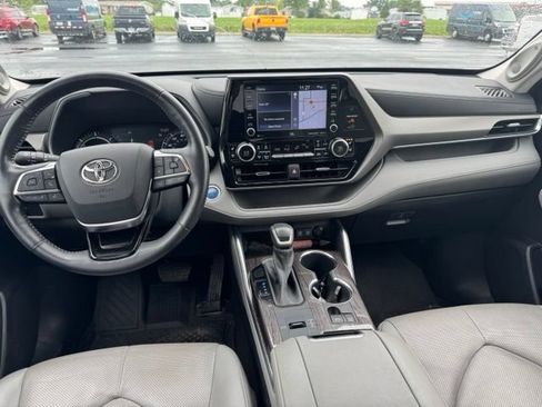 Used 2021 Toyota Highlander Limited AWD/4WD image 16