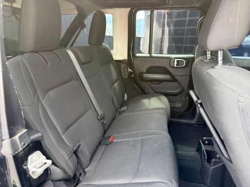 Used 2019 Jeep Wrangler Unlimited Sahara AWD/4WD image 11