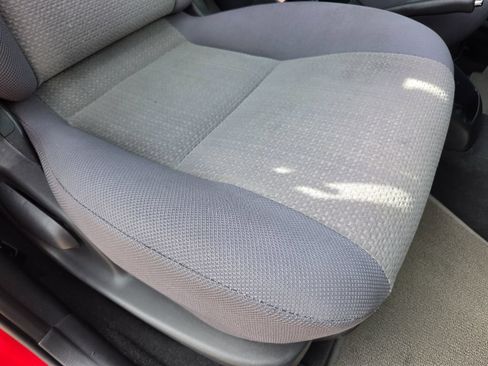 Used 2004 Toyota Matrix FWD image 37