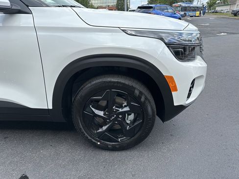 New 2026 Kia Seltos EX w/ EX Sunroof Package image 13