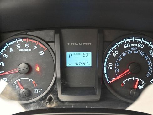 Used 2016 Toyota Tacoma SR image 11