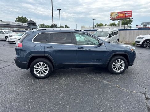 Used 2019 Jeep Cherokee Latitude w/ Popular Appearance Group AWD/4WD image 4