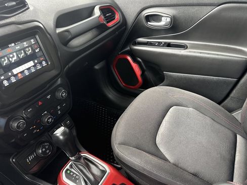 Used 2020 Jeep Renegade Trailhawk AWD/4WD image 20