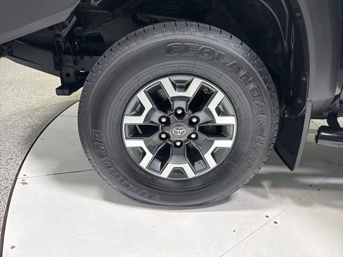 Used 2017 Toyota Tacoma TRD Off-Road w/ Tow Package (A/T) image 4