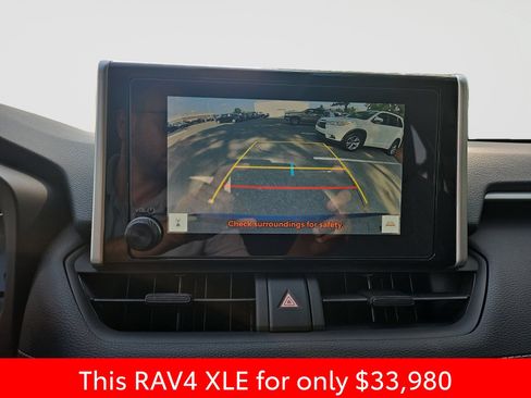 Used 2025 Toyota RAV4 XLE FWD image 28