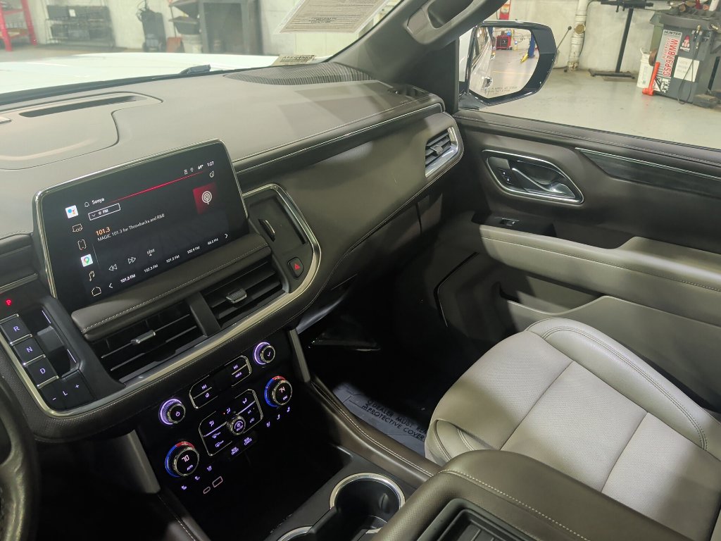 Used 2022 GMC Yukon SLT w/ SLT Luxury Package AWD/4WD image 18