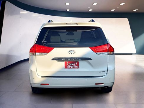 Used 2013 Toyota Sienna XLE image 4