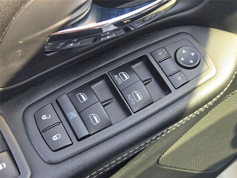 Used 2016 Dodge Grand Caravan SE FWD image 16