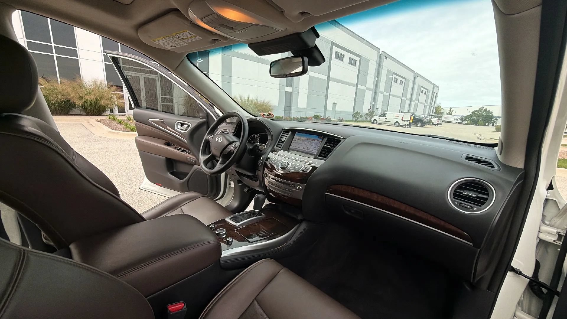 Used 2015 INFINITI QX60 Luxe w/ Deluxe Touring Package AWD/4WD image 19